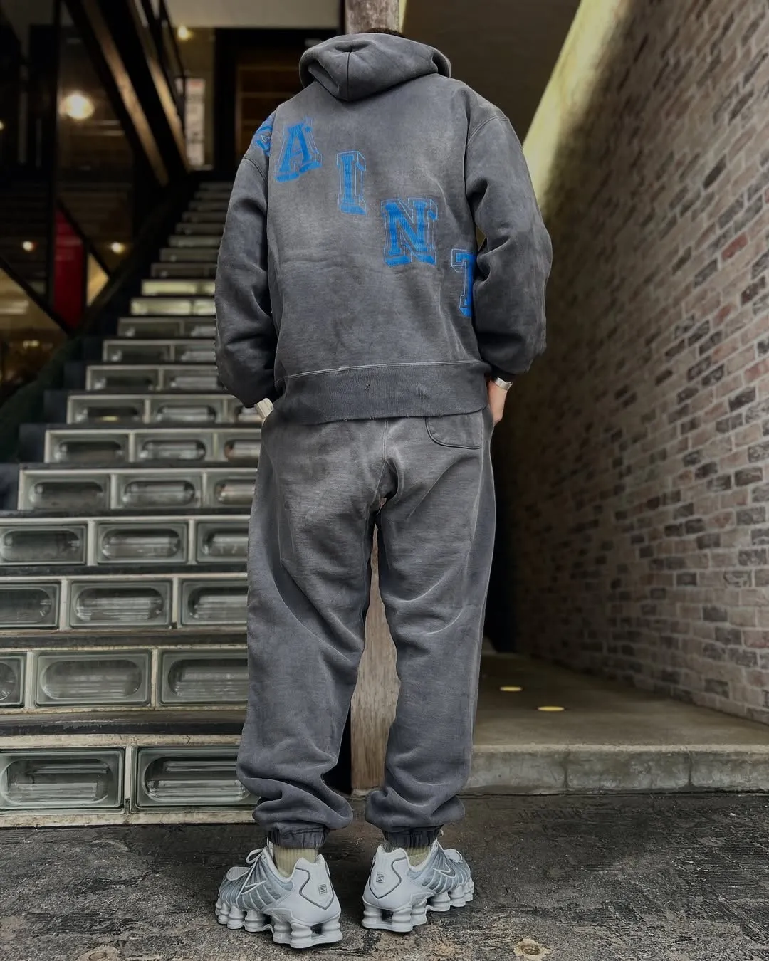 SAINT Mxxxxxx SWEAT PANTS/ANGEL/BLK Blue Angel Reborn Sweatpants Washed black S-XL Assute dyeing Sprayed on the whole piece to fade Wormhole destruction treatment Heavy fermentation washing to create NEW VINTAGE texture Factory four-needle and six-thread workmanship No bone seams More comfortable to wear Genuine grade crack printing/correct accessories